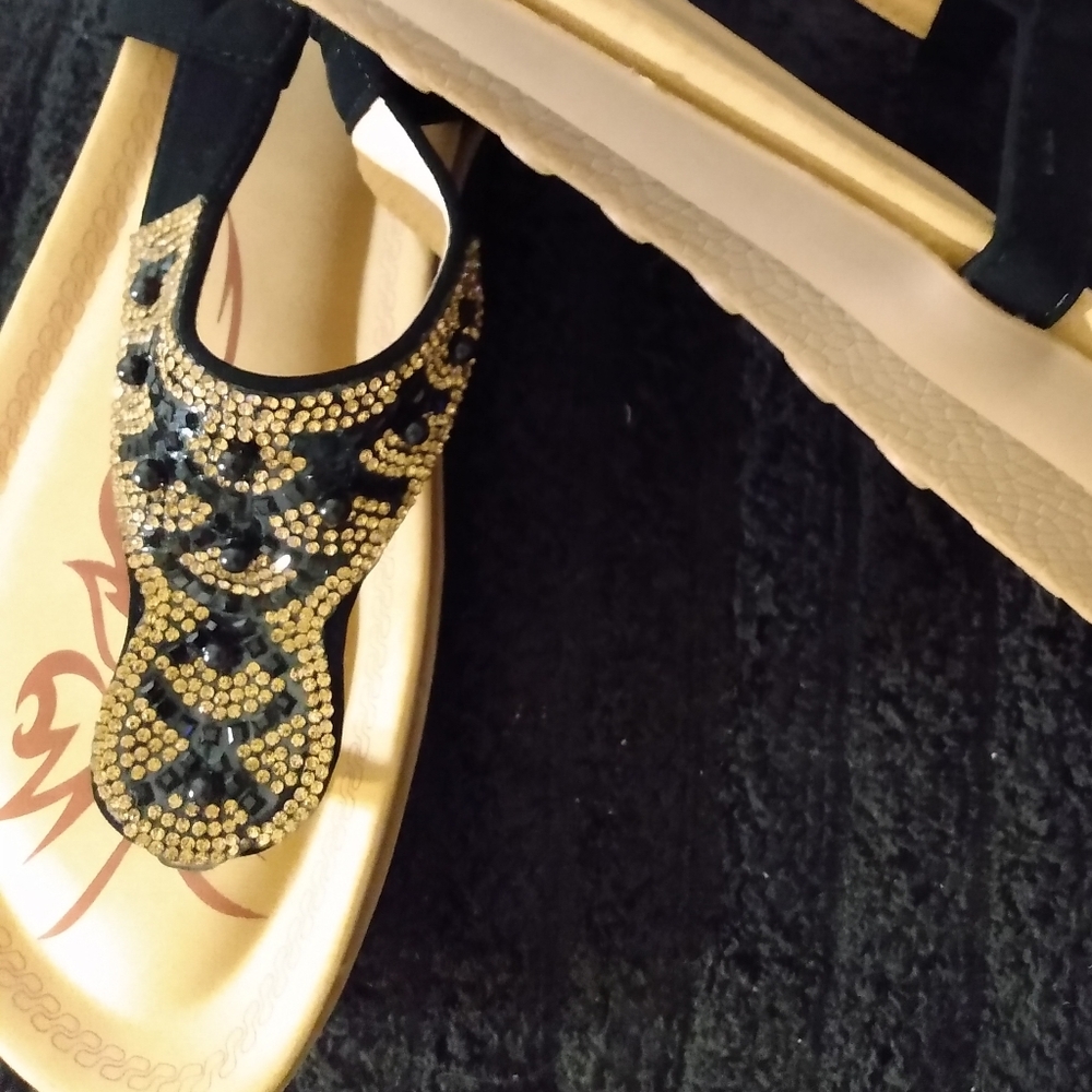 Sandals - Picture 2 of 9